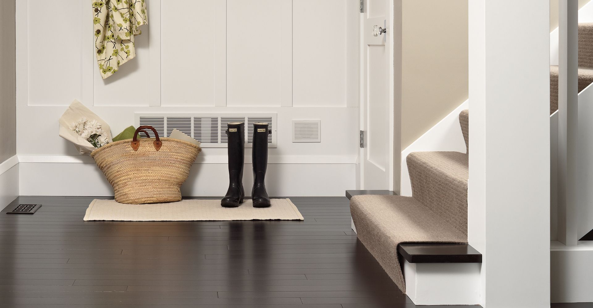 Livingroom with Carpet Flooring 